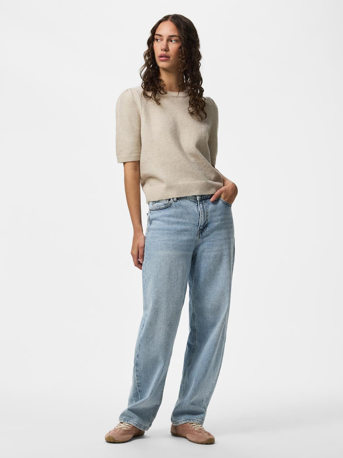 model_shot-front_full